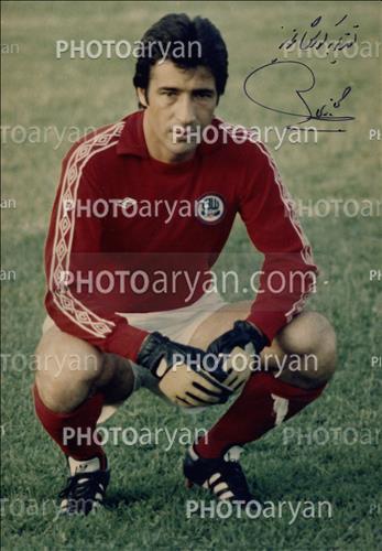 <span style='background: #33747a;font-weight: 300;font-size: 10px;box-shadow: 2px 3px 5px black;border-radius: 2px;margin: 2px;color: #fff;padding: 2px 5px;font - size: 10px;line - height: 22px; '>ناصر حجازی</span> 