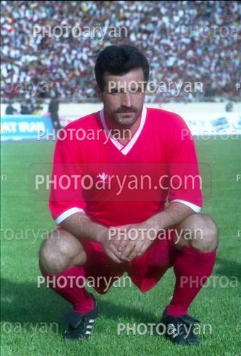 <span style='background: #33747a;box-shadow: 2px 3px 5px black;font-weight: 300;font-size: 10px;border-radius: 2px;margin: 2px;color: #fff;padding: 2px 5px;font - size: 10px;line - height: 22px; '>محمدحسن انصاری فر</span> 