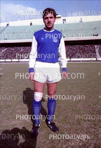 <span style='background: #33747a;box-shadow: 2px 3px 5px black;font-weight: 300;font-size: 10px;border-radius: 2px;margin: 2px;color: #fff;padding: 2px 5px;font - size: 10px;line - height: 22px; '>جواد زرینچه</span> 