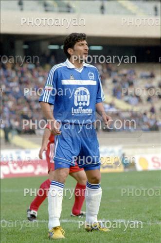 <span style='background: #33747a;box-shadow: 2px 3px 5px black;font-weight: 300;font-size: 10px;border-radius: 2px;margin: 2px;color: #fff;padding: 2px 5px;font - size: 10px;line - height: 22px; '>هاشم حیدری</span> 