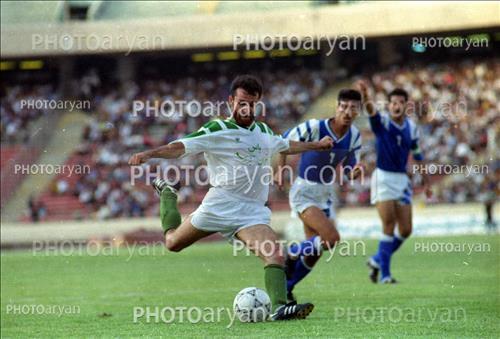 <span style='background: #33747a;box-shadow: 2px 3px 5px black;font-weight: 300;font-size: 10px;border-radius: 2px;margin: 2px;color: #fff;padding: 2px 5px;font - size: 10px;line - height: 22px; '>علی‌اکبر یوسفی</span> 