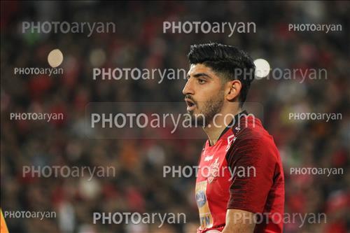 <span style='background: #33747a;font-weight: 300;font-size: 10px;box-shadow: 2px 3px 5px black;border-radius: 2px;margin: 2px;color: #fff;padding: 2px 5px;font - size: 10px;line - height: 22px; '>مهدی ترابی</span> 