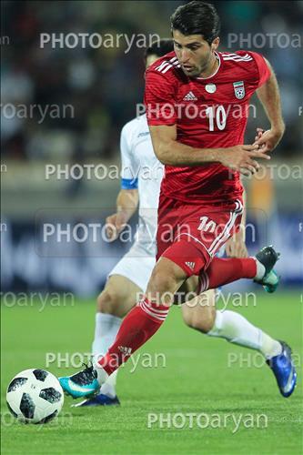 <span style='background: #33747a;font-weight: 300;font-size: 10px;box-shadow: 2px 3px 5px black;border-radius: 2px;margin: 2px;color: #fff;padding: 2px 5px;font - size: 10px;line - height: 22px; '>کریم انصاری فر</span> 