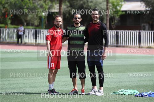 <span style='background: #33747a;font-weight: 300;font-size: 10px;box-shadow: 2px 3px 5px black;border-radius: 2px;margin: 2px;color: #fff;padding: 2px 5px;font - size: 10px;line - height: 22px; '>پویان پیوس</span> 