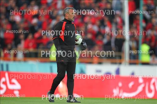 <span style='background: #33747a;box-shadow: 2px 3px 5px black;font-weight: 300;font-size: 10px;border-radius: 2px;margin: 2px;color: #fff;padding: 2px 5px;font - size: 10px;line - height: 22px; '>ایگور پانادیچ</span> 