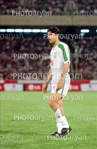 <span style='background: #33747a;box-shadow: 2px 3px 5px black;font-weight: 300;font-size: 10px;border-radius: 2px;margin: 2px;color: #fff;padding: 2px 5px;font - size: 10px;line - height: 22px; '>وحید هاشمیان</span> 