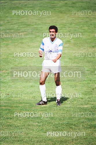 <span style='background: #33747a;box-shadow: 2px 3px 5px black;font-weight: 300;font-size: 10px;border-radius: 2px;margin: 2px;color: #fff;padding: 2px 5px;font - size: 10px;line - height: 22px; '>محمد احمدزاده</span> 