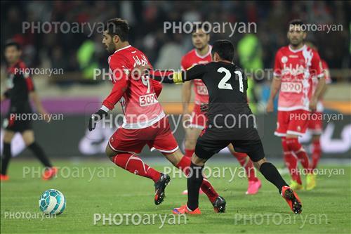 <span style='background: #33747a;font-weight: 300;font-size: 10px;box-shadow: 2px 3px 5px black;border-radius: 2px;margin: 2px;color: #fff;padding: 2px 5px;font - size: 10px;line - height: 22px; '>مهدی طارمی</span> 