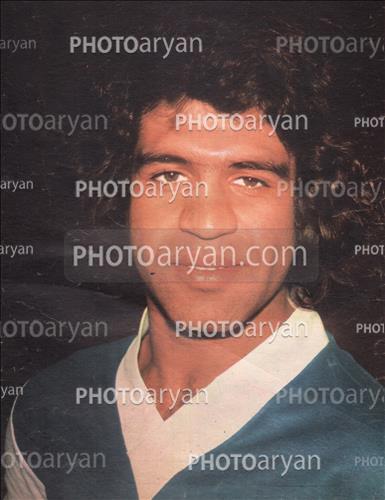 <span style='background: #33747a;box-shadow: 2px 3px 5px black;font-weight: 300;font-size: 10px;border-radius: 2px;margin: 2px;color: #fff;padding: 2px 5px;font - size: 10px;line - height: 22px; '>رضا عادلخانی</span> 