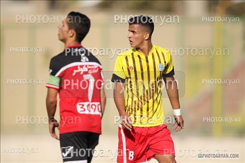 <span style='background: #33747a;font-weight: 300;font-size: 10px;box-shadow: 2px 3px 5px black;border-radius: 2px;margin: 2px;color: #fff;padding: 2px 5px;font - size: 10px;line - height: 22px; '>حمید طاهرخانی</span> 