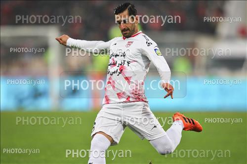 <span style='background: #33747a;font-weight: 300;font-size: 10px;box-shadow: 2px 3px 5px black;border-radius: 2px;margin: 2px;color: #fff;padding: 2px 5px;font - size: 10px;line - height: 22px; '>احسان حاج صفی</span> 