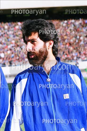 <span style='background: #33747a;font-weight: 300;font-size: 10px;box-shadow: 2px 3px 5px black;border-radius: 2px;margin: 2px;color: #fff;padding: 2px 5px;font - size: 10px;line - height: 22px; '>شاهرخ بیانی</span> 