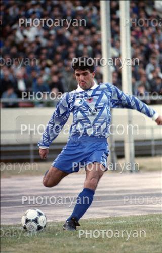 <span style='background: #33747a;box-shadow: 2px 3px 5px black;font-weight: 300;font-size: 10px;border-radius: 2px;margin: 2px;color: #fff;padding: 2px 5px;font - size: 10px;line - height: 22px; '>قاسم سیانکی</span> 