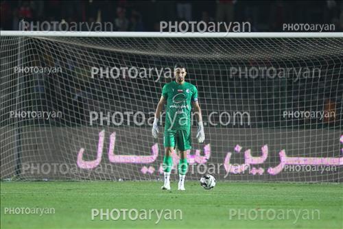 استقلال 0-تراکتور 2    (1403/08/10)