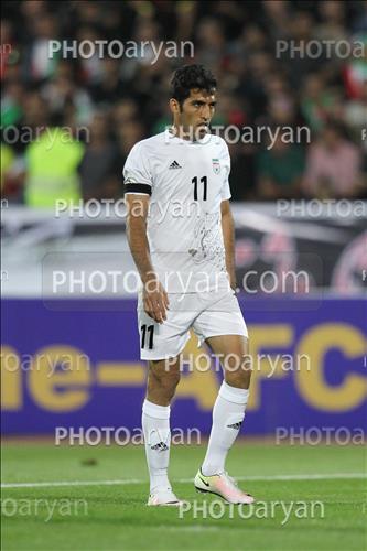 <span style='background: #33747a;font-weight: 300;font-size: 10px;box-shadow: 2px 3px 5px black;border-radius: 2px;margin: 2px;color: #fff;padding: 2px 5px;font - size: 10px;line - height: 22px; '>وحید امیری</span> 