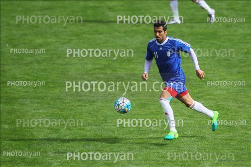 <span style='background: #33747a;font-weight: 300;font-size: 10px;box-shadow: 2px 3px 5px black;border-radius: 2px;margin: 2px;color: #fff;padding: 2px 5px;font - size: 10px;line - height: 22px; '>وحید امیری</span> 