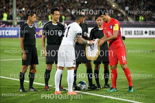 <span style='background: #33747a;box-shadow: 2px 3px 5px black;font-weight: 300;font-size: 10px;border-radius: 2px;margin: 2px;color: #fff;padding: 2px 5px;font - size: 10px;line - height: 22px; '>Ki Sung-yueng</span> <span style='background: #33747a;box-shadow: 2px 3px 5px black;font-weight: 300;font-size: 10px;border-radius: 2px;margin: 2px;color: #fff;padding: 2px 5px;font - size: 10px;line - height: 22px; '>کاپیتان ها</span> <span style='background: #33747a;box-shadow: 2px 3px 5px black;font-weight: 300;font-size: 10px;border-radius: 2px;margin: 2px;color: #fff;padding: 2px 5px;font - size: 10px;line - height: 22px; '>اشکان دژاگه</span> 