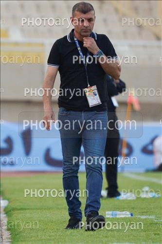 <span style='background: #33747a;box-shadow: 2px 3px 5px black;font-weight: 300;font-size: 10px;border-radius: 2px;margin: 2px;color: #fff;padding: 2px 5px;font - size: 10px;line - height: 22px; '>عبداله ویسی</span> 