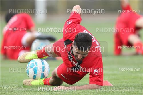 <span style='background: #33747a;font-weight: 300;font-size: 10px;box-shadow: 2px 3px 5px black;border-radius: 2px;margin: 2px;color: #fff;padding: 2px 5px;font - size: 10px;line - height: 22px; '>مهدی طارمی</span> 