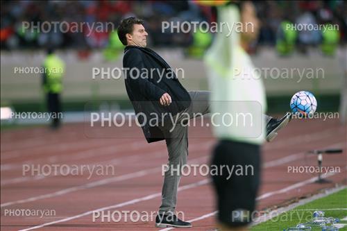 <span style='background: #33747a;box-shadow: 2px 3px 5px black;font-weight: 300;font-size: 10px;border-radius: 2px;margin: 2px;color: #fff;padding: 2px 5px;font - size: 10px;line - height: 22px; '>michael laudrup</span> 