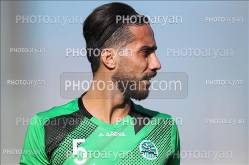 <span style='background: #33747a;box-shadow: 2px 3px 5px black;font-weight: 300;font-size: 10px;border-radius: 2px;margin: 2px;color: #fff;padding: 2px 5px;font - size: 10px;line - height: 22px; '>یامین فلاح</span> 