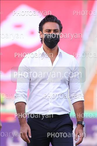 <span style='background: #33747a;font-weight: 300;font-size: 10px;box-shadow: 2px 3px 5px black;border-radius: 2px;margin: 2px;color: #fff;padding: 2px 5px;font - size: 10px;line - height: 22px; '>فرهاد مجیدی</span> 