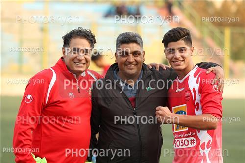 <span style='background: #33747a;font-weight: 300;font-size: 10px;box-shadow: 2px 3px 5px black;border-radius: 2px;margin: 2px;color: #fff;padding: 2px 5px;font - size: 10px;line - height: 22px; '>محمد برزگر</span> 