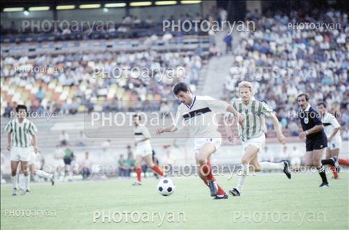 <span style='background: #33747a;font-weight: 300;font-size: 10px;box-shadow: 2px 3px 5px black;border-radius: 2px;margin: 2px;color: #fff;padding: 2px 5px;font - size: 10px;line - height: 22px; '>مجتبی محرمی</span> 