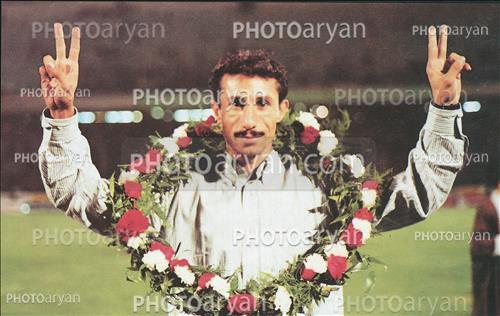 <span style='background: #33747a;font-weight: 300;font-size: 10px;box-shadow: 2px 3px 5px black;border-radius: 2px;margin: 2px;color: #fff;padding: 2px 5px;font - size: 10px;line - height: 22px; '>ابراهیم تهامی</span> 