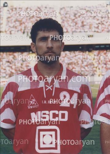 <span style='background: #33747a;font-weight: 300;font-size: 10px;box-shadow: 2px 3px 5px black;border-radius: 2px;margin: 2px;color: #fff;padding: 2px 5px;font - size: 10px;line - height: 22px; '>داوود محبوب</span> 