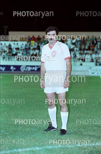 <span style='background: #33747a;box-shadow: 2px 3px 5px black;font-weight: 300;font-size: 10px;border-radius: 2px;margin: 2px;color: #fff;padding: 2px 5px;font - size: 10px;line - height: 22px; '>محمد زادمهر</span> 