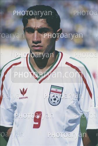 <span style='background: #33747a;font-weight: 300;font-size: 10px;box-shadow: 2px 3px 5px black;border-radius: 2px;margin: 2px;color: #fff;padding: 2px 5px;font - size: 10px;line - height: 22px; '>مهرزاد معدنچی</span> 