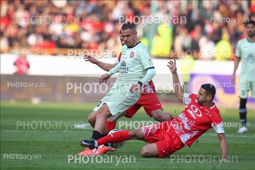 پرسپولیس  2-تراکتور  0    (1403/11/07) - مسعود ریگی,ریکاردو آلوز,