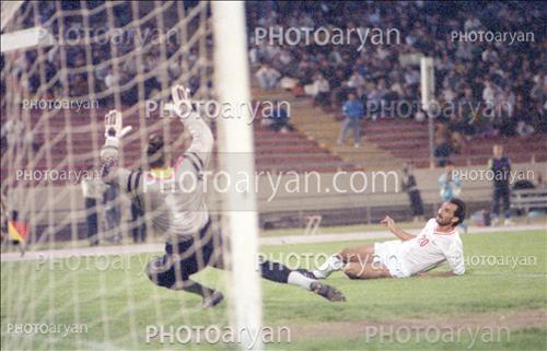 <span style='background: #33747a;box-shadow: 2px 3px 5px black;font-weight: 300;font-size: 10px;border-radius: 2px;margin: 2px;color: #fff;padding: 2px 5px;font - size: 10px;line - height: 22px; '>جمشید شاه محمدی</span> 