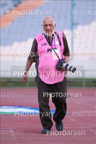 <span style='background: #33747a;font-weight: 300;font-size: 10px;box-shadow: 2px 3px 5px black;border-radius: 2px;margin: 2px;color: #fff;padding: 2px 5px;font - size: 10px;line - height: 22px; '>استاد جعفر تبریزی</span> 