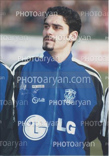 <span style='background: #33747a;box-shadow: 2px 3px 5px black;font-weight: 300;font-size: 10px;border-radius: 2px;margin: 2px;color: #fff;padding: 2px 5px;font - size: 10px;line - height: 22px; '>احمد مومن زاده</span> 