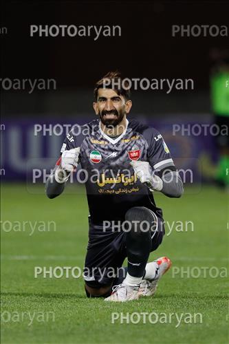 <span style='background: #33747a;font-weight: 300;font-size: 10px;box-shadow: 2px 3px 5px black;border-radius: 2px;margin: 2px;color: #fff;padding: 2px 5px;font - size: 10px;line - height: 22px; '>علیرضا بیرانوند</span> 