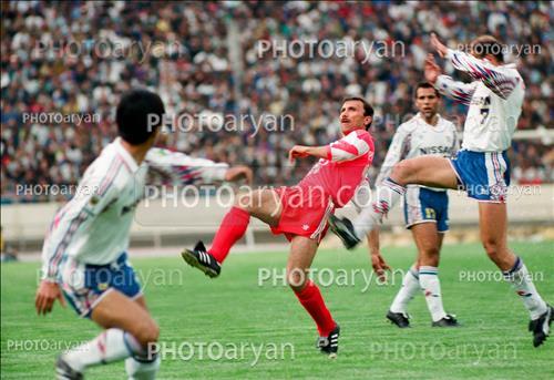 <span style='background: #33747a;font-weight: 300;font-size: 10px;box-shadow: 2px 3px 5px black;border-radius: 2px;margin: 2px;color: #fff;padding: 2px 5px;font - size: 10px;line - height: 22px; '>حمید درخشان</span> 