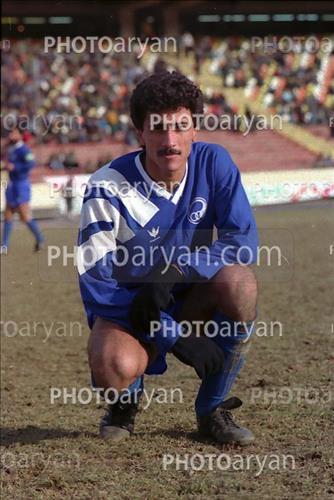 <span style='background: #33747a;box-shadow: 2px 3px 5px black;font-weight: 300;font-size: 10px;border-radius: 2px;margin: 2px;color: #fff;padding: 2px 5px;font - size: 10px;line - height: 22px; '>عبدالصمد مرفاوی</span> 