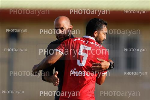 <span style='background: #33747a;font-weight: 300;font-size: 10px;box-shadow: 2px 3px 5px black;border-radius: 2px;margin: 2px;color: #fff;padding: 2px 5px;font - size: 10px;line - height: 22px; '>رامین عباسی</span> 