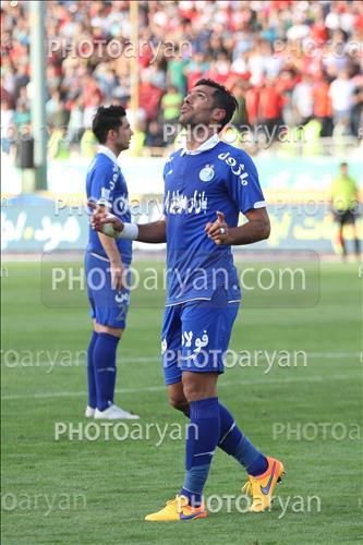 <span style='background: #33747a;font-weight: 300;font-size: 10px;box-shadow: 2px 3px 5px black;border-radius: 2px;margin: 2px;color: #fff;padding: 2px 5px;font - size: 10px;line - height: 22px; '>امیرحسین صادقی</span> 