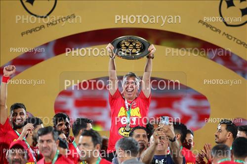 <span style='background: #33747a;box-shadow: 2px 3px 5px black;font-weight: 300;font-size: 10px;border-radius: 2px;margin: 2px;color: #fff;padding: 2px 5px;font - size: 10px;line - height: 22px; '>پپه لوسادا</span> 