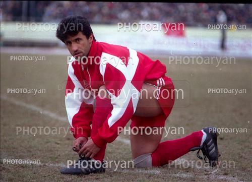 <span style='background: #33747a;box-shadow: 2px 3px 5px black;font-weight: 300;font-size: 10px;border-radius: 2px;margin: 2px;color: #fff;padding: 2px 5px;font - size: 10px;line - height: 22px; '>سعید نعیم آبادی</span> 