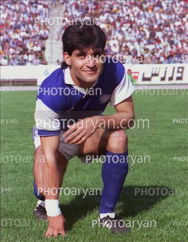 <span style='background: #33747a;box-shadow: 2px 3px 5px black;font-weight: 300;font-size: 10px;border-radius: 2px;margin: 2px;color: #fff;padding: 2px 5px;font - size: 10px;line - height: 22px; '>امیر هاشمی مقدم</span> 