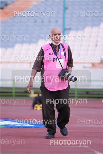 <span style='background: #33747a;font-weight: 300;font-size: 10px;box-shadow: 2px 3px 5px black;border-radius: 2px;margin: 2px;color: #fff;padding: 2px 5px;font - size: 10px;line - height: 22px; '>استاد جعفر تبریزی</span> 