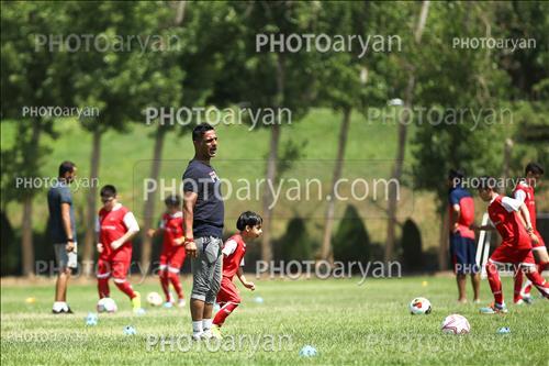 <span style='background: #33747a;font-weight: 300;font-size: 10px;box-shadow: 2px 3px 5px black;border-radius: 2px;margin: 2px;color: #fff;padding: 2px 5px;font - size: 10px;line - height: 22px; '>ولی رضایی</span> 