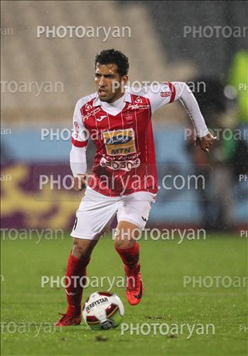 <span style='background: #33747a;font-weight: 300;font-size: 10px;box-shadow: 2px 3px 5px black;border-radius: 2px;margin: 2px;color: #fff;padding: 2px 5px;font - size: 10px;line - height: 22px; '>وحید امیری</span> 