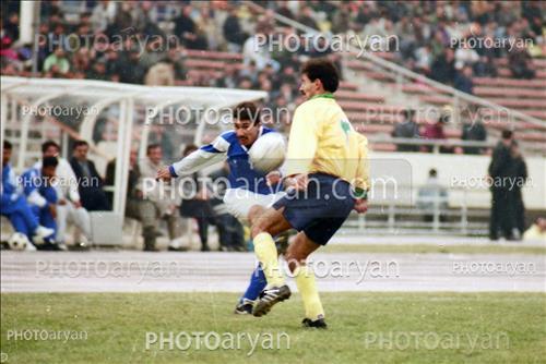 <span style='background: #33747a;box-shadow: 2px 3px 5px black;font-weight: 300;font-size: 10px;border-radius: 2px;margin: 2px;color: #fff;padding: 2px 5px;font - size: 10px;line - height: 22px; '>ابراهیم تهامی</span> 