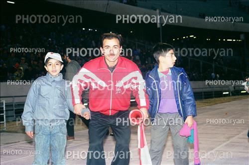 <span style='background: #33747a;font-weight: 300;font-size: 10px;box-shadow: 2px 3px 5px black;border-radius: 2px;margin: 2px;color: #fff;padding: 2px 5px;font - size: 10px;line - height: 22px; '>رحیم یوسفی</span> 