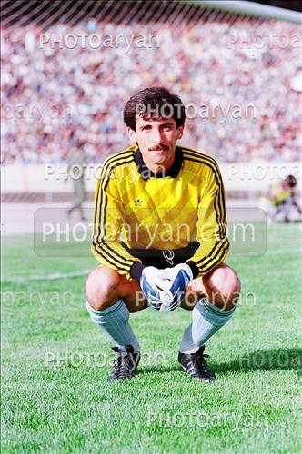 <span style='background: #33747a;box-shadow: 2px 3px 5px black;font-weight: 300;font-size: 10px;border-radius: 2px;margin: 2px;color: #fff;padding: 2px 5px;font - size: 10px;line - height: 22px; '>سعید عزیزیان</span> 